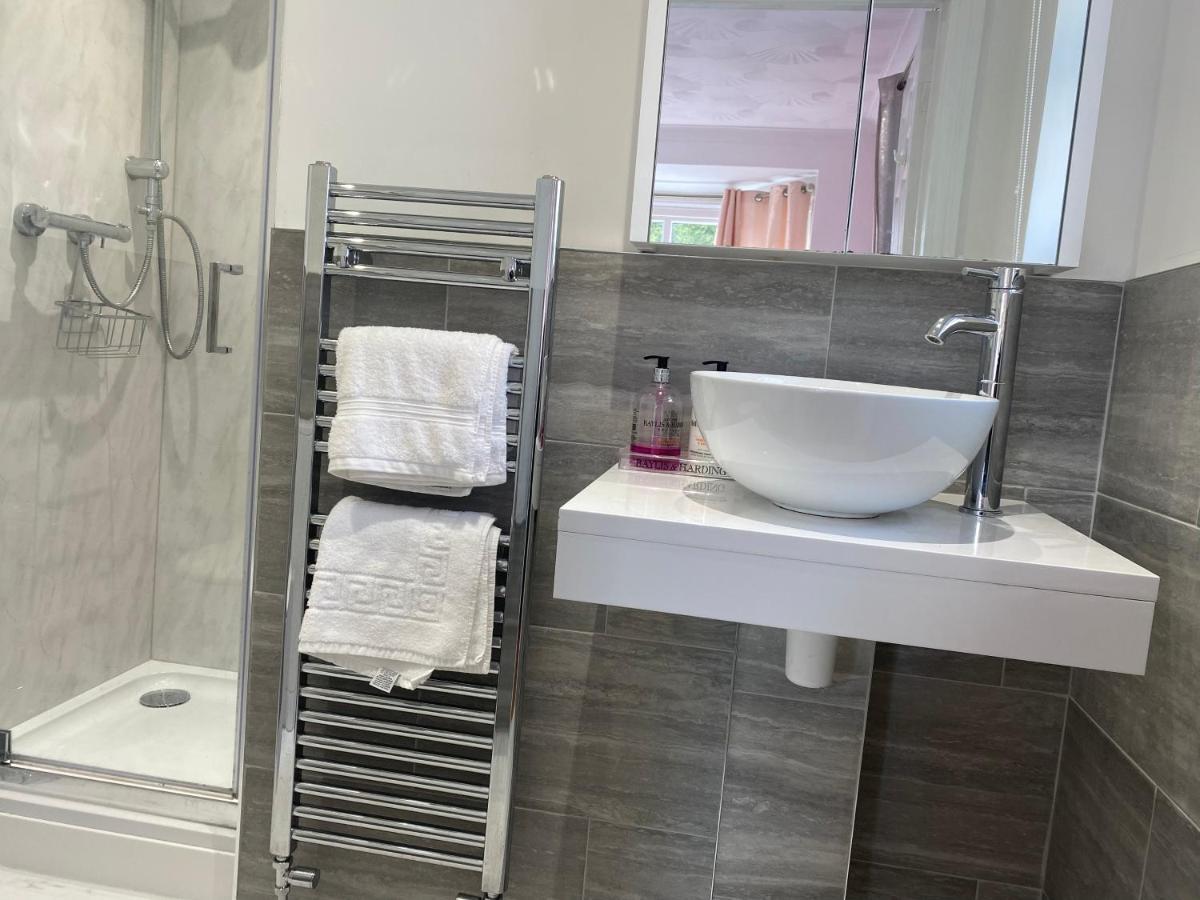 The Lily Pad Near Poole Dorset Self Contained Private Entrance And Free Parking Corfe Mullen